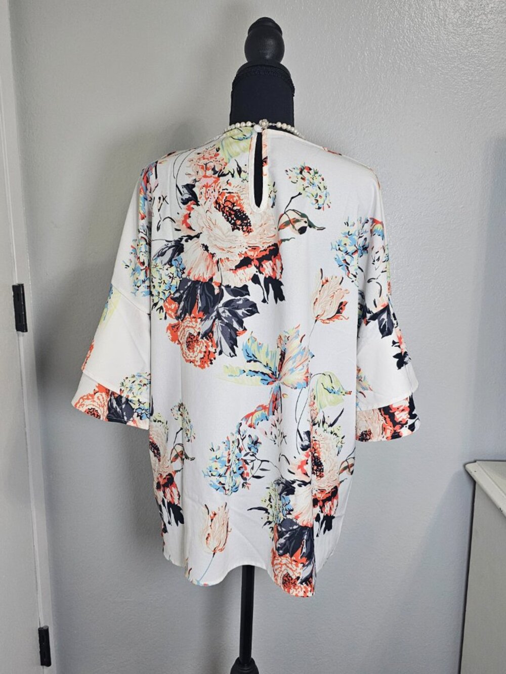 NEW Unbranded White With Floral Design Trumpet Sleeve Boho Chic Blouse Size L - Picture 3 of 6